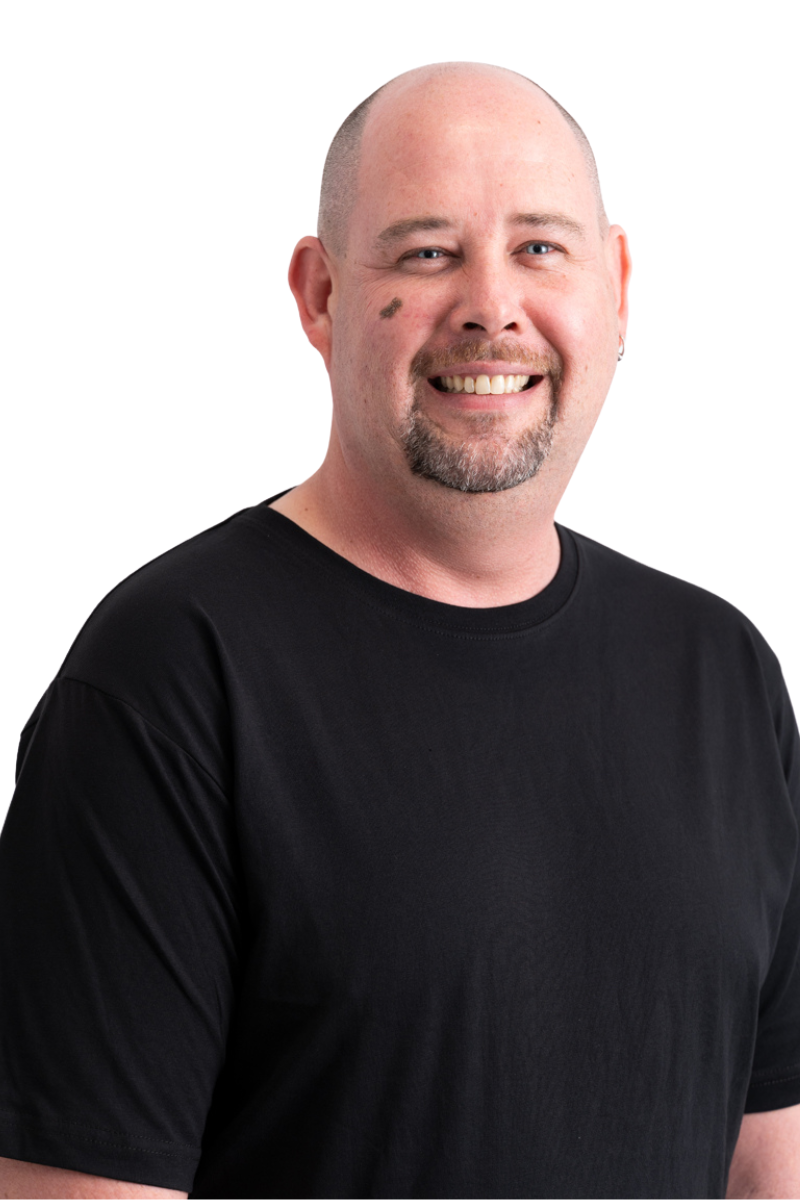 Danial_Parr_Portrait_Headshot_Smiling_wearing-black-tshirt